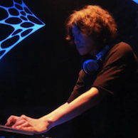 DJ AKAI aka GRAVITii（HINOWA RECORDINGS / SONESTA RECORDS / NEURO SOUNDS）